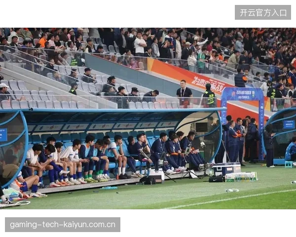 鲁能换帅后首场训练画面流出，氛围紧张却充满斗志